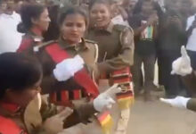 Photo of ‘सिक्सर के छह गोली’ पर वर्दीधारी महिला होमगार्ड का डांस, शुरू हुई विभागीय जांच