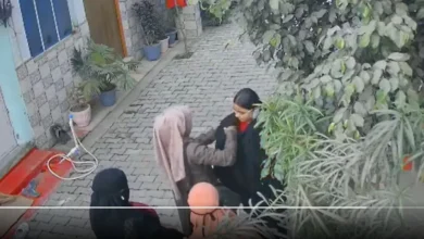 Photo of हिंदू छात्रा को पहनाया बुर्का, करती थी ब्रेनवॉश, पीड़िता के भाई की शिकायत पर पांच नाबालिग छात्राओं पर मामला दर्ज