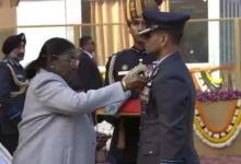 Photo of अंतरिक्ष में यात्रा करने वाले पहले भारतीय शुभांशु शुक्ला को राष्ट्रपति मुर्मू ने अशोक चक्र से किया सम्मानित