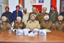 Photo of अमृतसर में एक ही परिवार के 4 तस्कर गिरफ्तार, 1.5 किलो हेरोइन समेत हथियार बरामद