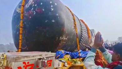 Photo of Bihar News : विराट रामायण मंदिर में स्थापित हुआ सबसे बड़ा शिवलिंग, 18 फीट की माला की गई तैयार