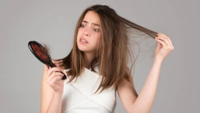 Photo of अगर आप भी बाल झड़ने से परेशान हैं तो जानें इसका कारण और बचाव के उपाय