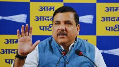 Photo of काशी के मणिकर्णिका घाट पर मंदिर टूटे, सवाल उठाने पर संजय सिंह के खिलाफ FIR दर्ज