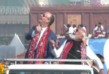 Photo of पीएम मोदी और जर्मन चांसलर ने साबरमती में पतंग महोत्सव में उड़ाई पतंग