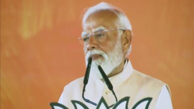 Photo of PM Modi ने TMC को लिया आड़े हाथों, कहा- केंद्र का पैसा लूट रही ममता सरकार, बंगाल के लोग BJP को जिताएंगे