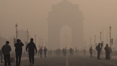 Photo of सर्दी का डबल अटैक, दिल्ली में घना कोहरा और ठंडी हवाएं, जानिए कितना गिरेगा तापमान