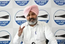 Photo of भ्रष्टाचार अधिकारियों के खिलाफ सख्त पंजाब सरकार की सख्त कार्रवाई, सुपरिंटेंडेंट बर्खास्त, तीन अन्य को गंभीर सजा