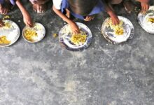 Photo of School का Mid-Day Meal बना ज़हर, खाना खाते ही 32 बच्चे बीमार, अस्पताल में कराया भर्ती