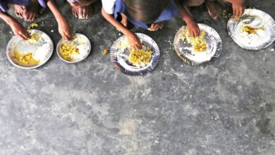 Photo of School का Mid-Day Meal बना ज़हर, खाना खाते ही 32 बच्चे बीमार, अस्पताल में कराया भर्ती
