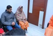 Photo of दिवंगत विधायक श्याम बिहारी लाल के अंतिम संस्कार में फरीदपुर पहुंचे सीएम योगी, परिजनों को दी सांत्वना