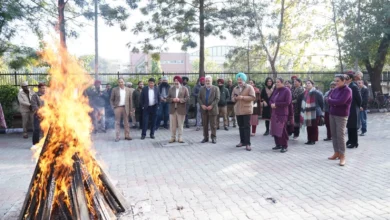 Photo of अनाज भवन में लोहड़ी के जश्न में शामिल हुए लाल चंद कटारूचक्क, मस्ती के बाद DFSC के साथ की बैठक की अध्यक्षता