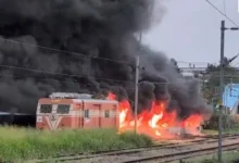 Photo of त्रिशूर रेलवे स्टेशन के पास लगी भयानक आग, 200 से ज्यादा वाहन आग की चपेट में
