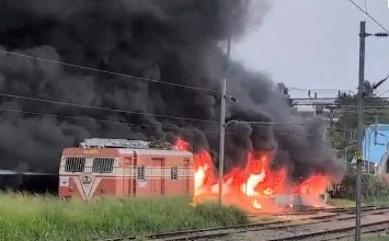 Photo of त्रिशूर रेलवे स्टेशन के पास लगी भयानक आग, 200 से ज्यादा वाहन आग की चपेट में