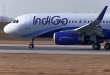 Photo of दिल्ली से बागडोगरा जा रहे विमान को बम से उड़ाने की धमकी, लखनऊ एयरपोर्ट पर हुई इमरजेंसी लैंडिंग