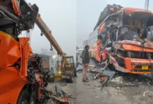Photo of कानपुर देहात में सड़क हादसा : यात्रियों से भरी बस की जोरदार टक्कर, आगे का हिस्सा पिचका