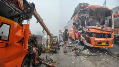 Photo of कानपुर देहात में सड़क हादसा : यात्रियों से भरी बस की जोरदार टक्कर, आगे का हिस्सा पिचका