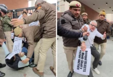 Photo of गृह मंत्रालय के बाहर TMC सांसदों का विरोध प्रदर्शन, हिरासत में महुआ मोइत्रा समेत 8 सांसद