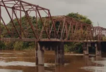 Photo of छत्तीसगढ़ के कोरबा में 10 टन वजनी लोहे का पुल चोरी, 5 गिरफ्तार और 10 फरार