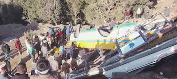 Photo of हिमाचल प्रदेश के सिरमौर जिले में 200 मीटर गहरी खाई में गिरी बस, 8 की मौके पर मौत, आंकड़ा बढ़ने की आशंका