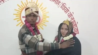 Photo of प्यार के लिए आशिया बनी अंशिका, बरेली के आश्रम में मोनू संग हिंदू रीति-रिवाज से रचाई शादी