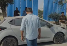 Photo of नोएडा में वैलेंटाइन डे पर कार में युवक-युवती की मौत, दोनों को लगी गोली