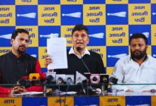 Photo of सोमवार देर रात तक बच्चों का एडमिट कार्ड लेकर शिक्षा मंत्री के घर क्यों बैठे थे APJ स्कूल के प्रिंसिपल- सौरभ भारद्वाज