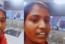 Photo of आनंद विहार रेलवे स्टेशन पर महिला से धोखाधड़ी, टिकट बुकिंग क्लर्क पर लगाया बदसलूकी का आरोप