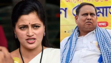 Photo of नवनीत राणा की हुमायूं कबीर को कड़ी चेतावनी, कब्र के लिए नहीं मिलेगी जगह, बाबरी मस्जिद को…