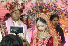 Photo of जयमाल के दौरान प्रेमी ने फिल्मी स्टाइल में दुल्हन को मारी गोली, आरोपी की तलाश में जुटी पुलिस