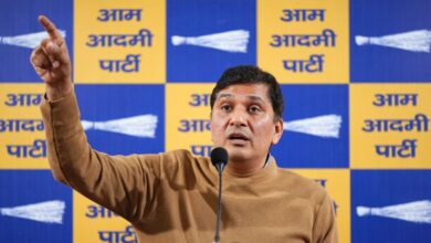 Photo of Delhi Bike Accident : राजधानी में सड़क के गड्ढे में गिरकर युवक की मौत, हादसा नहीं, हत्या है- केजरीवाल