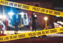 Photo of पति ने पत्नी को बीच सड़क पर मारी 3 गोलियां, पिस्टल लहराते हुए आरोपी फरार