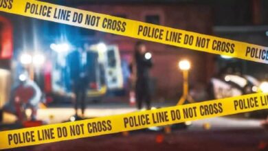 Photo of पति ने पत्नी को बीच सड़क पर मारी 3 गोलियां, पिस्टल लहराते हुए आरोपी फरार