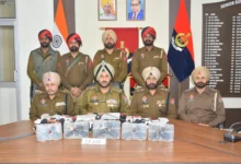 Photo of हथियार तस्करी मॉड्यूल से जुड़े दो आरोपी 5 अति-आधुनिक पिस्तौल समेत अमृतसर से गिरफ्तार