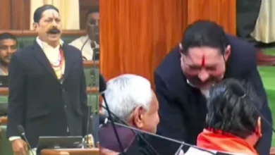 Photo of जेल से आकर अनंत सिंह ने ली MLA पद की शपथ, नीतीश कुमार के छुए पैर, विपक्ष पर साधा निशाना