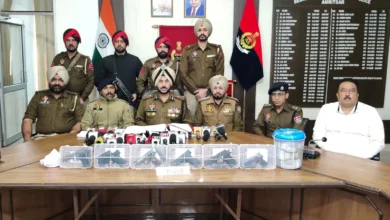 Photo of अमृतसर से सीमा पार तस्करी नेटवर्क से जुड़े पांच व्यक्ति गिरफ्तार, छह पिस्तौलें, हेरोइन और ड्रग मनी भी जब्त
