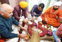 Photo of महाशिवरात्रि पर केजरीवाल और भगवंत सिंह मान ने रणकेशवर महादेव मंदिर में माथा टेका और पंजाब की शांति एवं खुशहाली के लिए प्रार्थना की