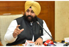Photo of चॉकबोर्ड से स्मार्ट क्लासरूम तक: भगवंत सिंह मान सरकार ने पंजाब के सरकारी स्कूलों में लाई डिजिटल क्रांति