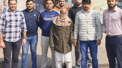 Photo of दिल्ली में बंद कार में मिले तीन शवों का आरोपी तांत्रिक गिरफ्तार, धनवर्षा का लालच देकर अपने मंसूबे को दिया अंजाम