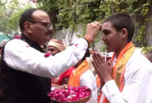 Photo of UP में बटुकों को विशेष सम्मान, ब्रजेश पाठक ने 101 बच्चों को घर बुलाकर पत्नी संग लिया आशीर्वाद