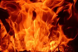 Photo of तीन मंजिला मकान में लगी भीषण आग, एक ही परिवार के 6 लोगों की दर्दनाक मौत, 2 की हालत गंभीर