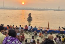 Photo of महाशिवरात्रि पर त्रिवेणी संगम में उमड़ा श्रद्धालुओं का जनसैलाब, आस्था की डुबकी के साथ माघ मेले का समापन