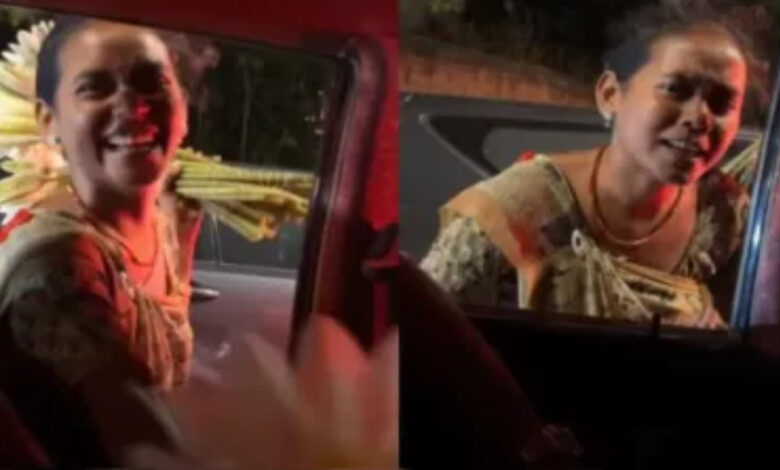 Flower-Selling Girl :