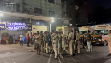 Photo of कटक के SCB मेडिकल कॉलेज के ट्रॉमा केयर ICU में भीषण आग, 10 मरीजों की मौत