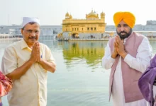 Photo of कोर्ट से कट्टर ईमानदार साबित होने पर केजरीवाल ने सीएम मान के साथ सचखंड श्री हरिमंदिर साहिब में टेका मत्था