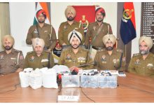 Photo of अमृतसर में नशा व अवैध हथियार तस्करी मॉड्यूल का भंडाफोड़, 10 आरोपी गिरफ्तार, 5.4 किलोग्राम हेरोइन और 3 पिस्तौल बरामद