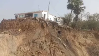 Photo of बीरभूम में खदान हादसा: भूस्खलन से 3 मजदूरों की मौत, कई घायल, अवैध खनन को लेकर सियासत तेज