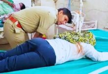 Photo of नर्स को चाकू मारकर बाइक सवार हमलावर फरार, उद्योग मंत्री के आवास के पास हुई घटना