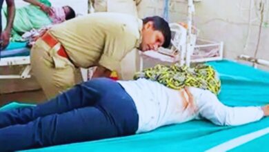 Photo of नर्स को चाकू मारकर बाइक सवार हमलावर फरार, उद्योग मंत्री के आवास के पास हुई घटना