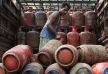 Photo of Cylinder Crisis : गैस सिलेंडर नहीं मिलने से परिवार 4 दिन से भूखा, बच्चों को खिलाना पड़ा चाऊमीन-मोमो