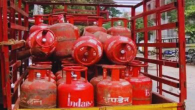 Photo of Cylinders Price Hike : रसोई गैस सिलेंडर हुआ महंगा, कामर्शियल सिलेंडर भी 100 से पार, डिटेल में पढ़ें